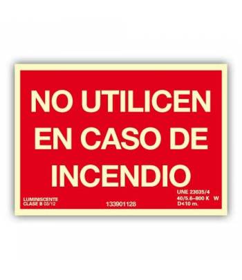 Señal tipo cartel indicativa de prohibición de utilizar una zona o elemento del edificio en caso de incendio