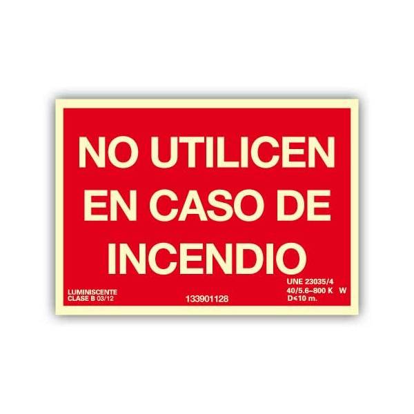 Señal tipo cartel indicativa de prohibición de utilizar una zona o elemento del edificio en caso de incendio