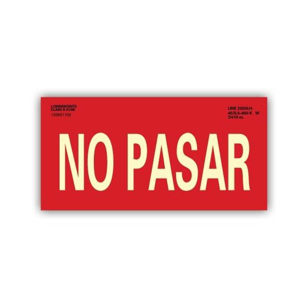 Señal rectangular fotoluminiscente diseñada para prohibir el paso en caso de una evacuación.