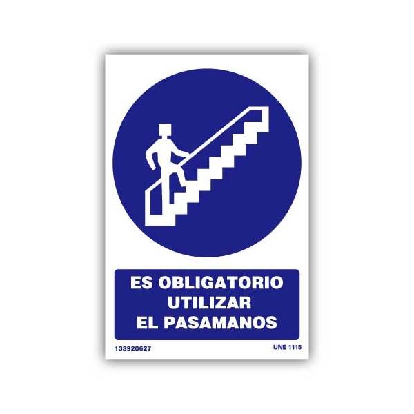 Indica sobre uso obligatorio del pasamanos de la escalera para evitar caídas o accidentes.