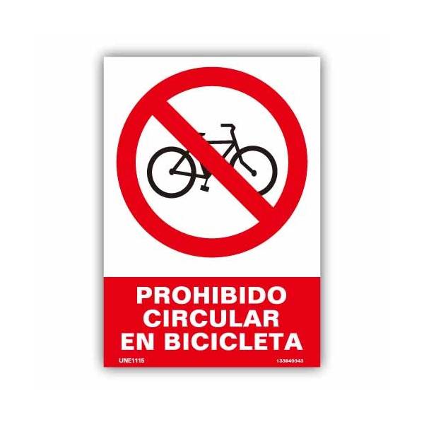 prohíbe la circulación por una zona, pasaje o lugar con bicicleta.