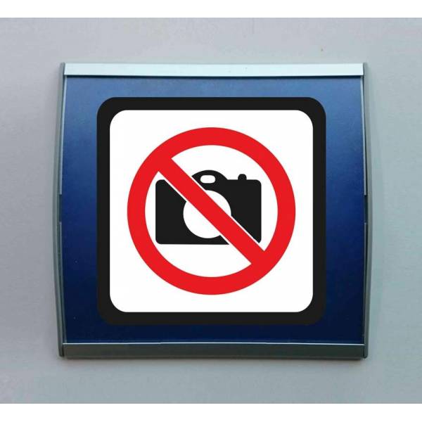 Señal informativa para señalizar las zonas en donde está prohibido usar la cámara de fotos.