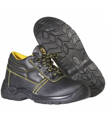 Bota de trabajo fabricada en piel negra pigmentada, con puntera de acero y plantilla antiperforación metálica Bota de trabajo fabricada en piel negra pigmentada, con puntera de acero y plantilla antiperforación metálica