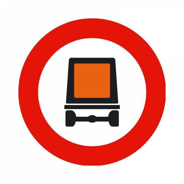 Indica la prohibición de acceso a vehículos destinados al transporte de mercancías peligrosas. Indica la prohibición de acceso a vehículos destinados al transporte de mercancías peligrosas.