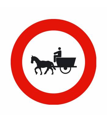 Indica la prohibición de acceso a un lugar, vía o camino a vehículos de tracción como carros de caballos