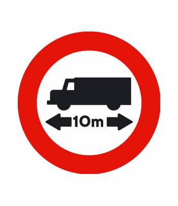 Indica la limitación de acceso a vehículos en función de la longitud total del mismo.