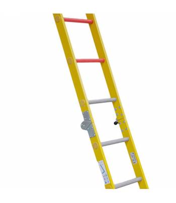 Escalera con posibilidad de ser utilizada como escalera de un tramo o de tijera Escalera con posibilidad de ser utilizada como escalera de un tramo o de tijera